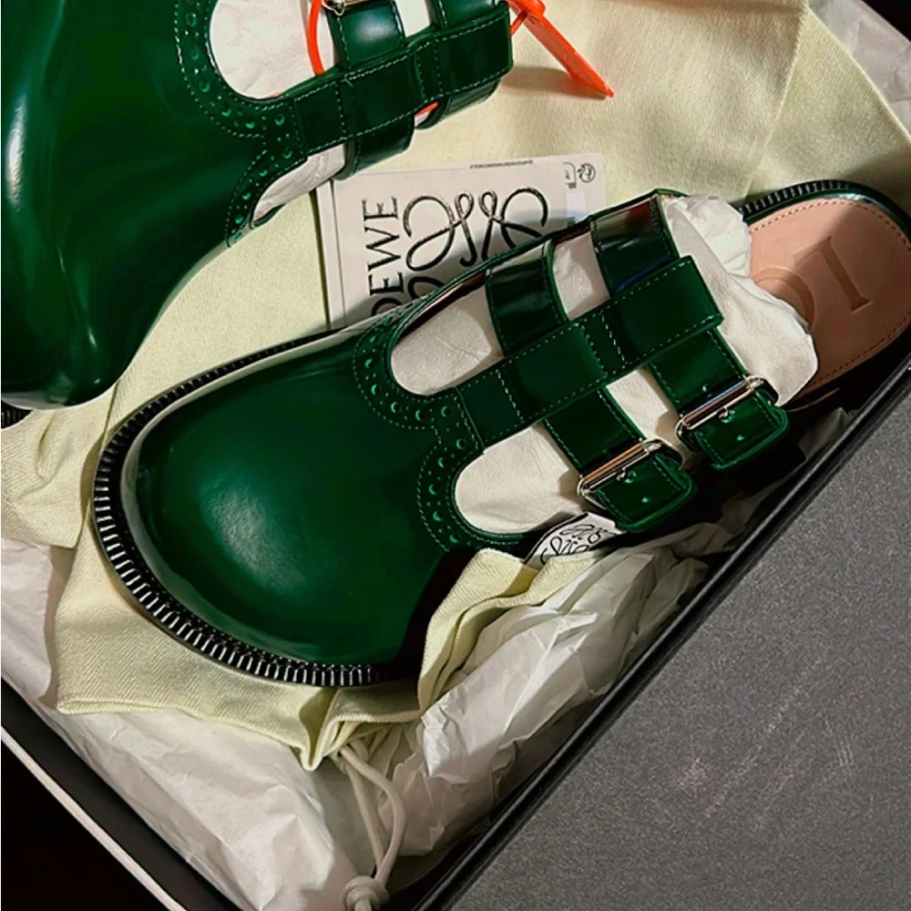 Loewe - Picture 2 of 2